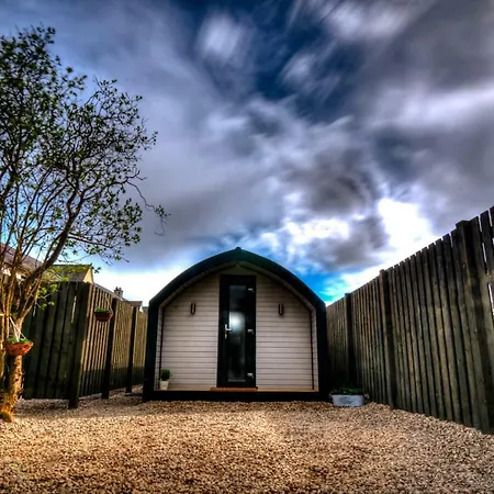 Foxy'S Den Dornoch Villa Exterior photo