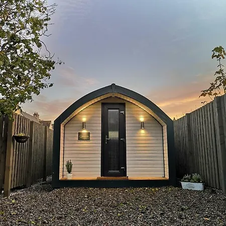 Foxy'S Den Dornoch Villa Exterior photo